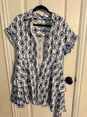 UNTUCKit White and Blue Ikat Short Sleeve Dress